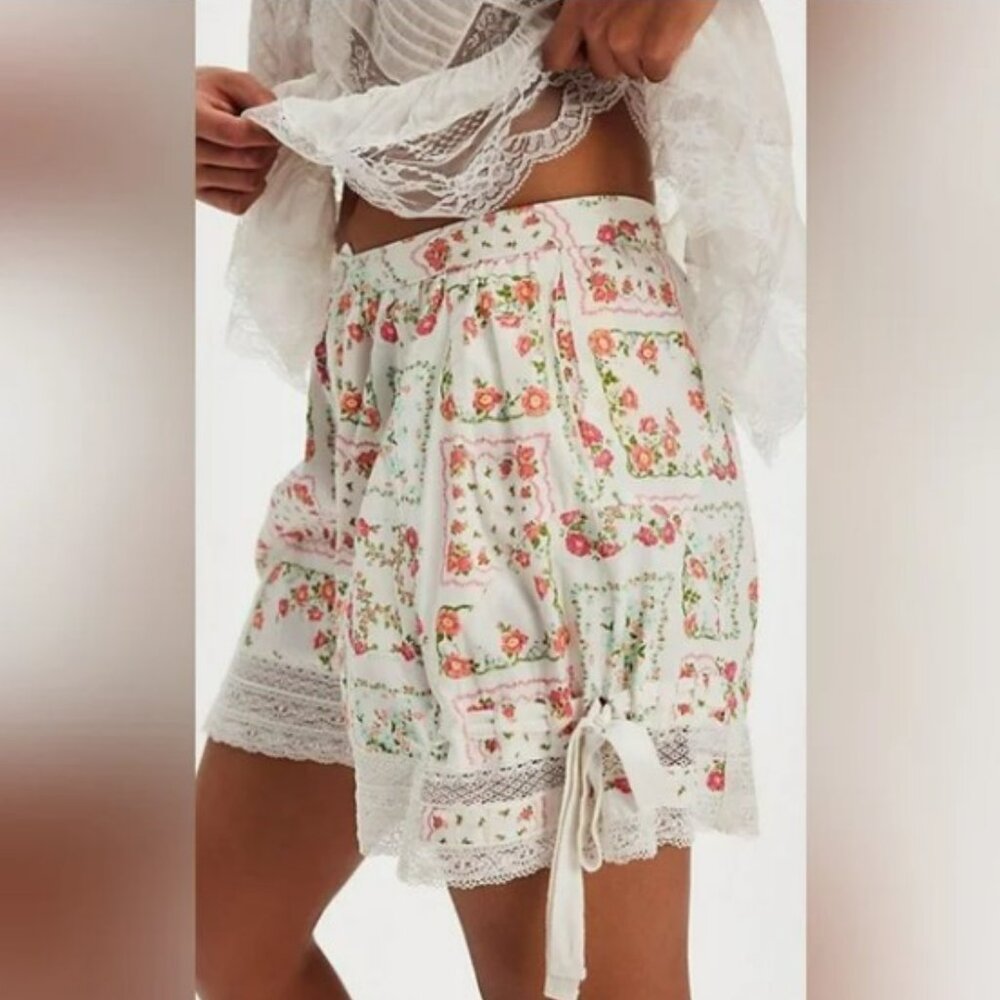 Free People Blooming Lace Ivory‎ Floral Patchwork Lace Trim Shorts Size 4 - NEW - Picture 2 of 12